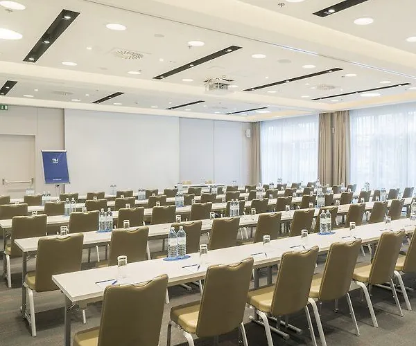 Nh Danube Hotel Wien