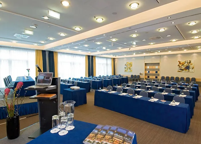 Nh Danube מלון 4*