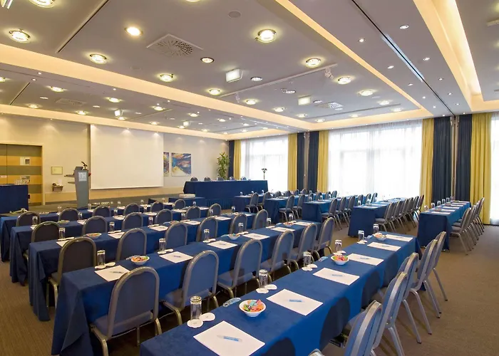 Nh Danube 4* Wien